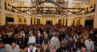 Bayramda camiler doldu taştı