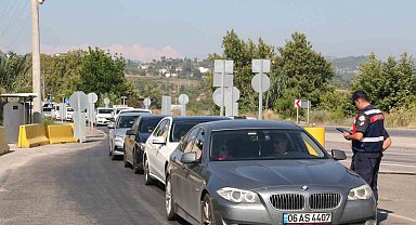 Bayramda nüfusun ikiye katlanması beklenen Antalya'ya tatilci akını