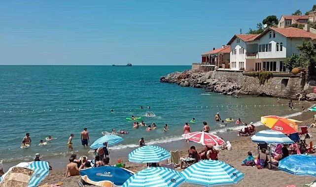 Bayramı denize girerek geçirdiler