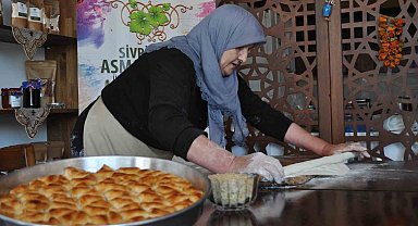 Bayramın yaklaşmasıyla Sivrihisar'ın özel muska baklavasına talepler arttı