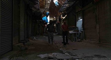 Bayramlarda cıvıl cıvıl olan enkaz kent, iş makinesi seslerinin susmasıyla sessizliğe büründü