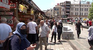 Bayramlık çikolata ve şeker almak isteyenlerin tercihi Eminönü oldu
