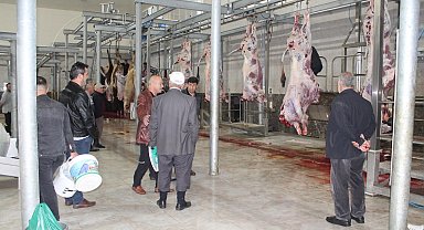 Belediyenin mezbahanesinde kurbanlar hijyen ortamda titizlikle kesildi