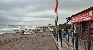 Binlerce kişinin akın ettiği o sahilden tatilcileri üzecek haber