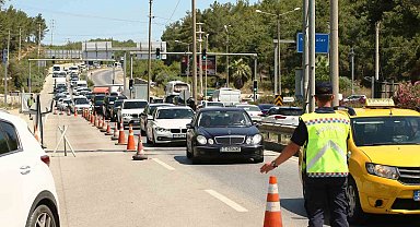 Bodrum'a 4 günde 100 binden fazla araç girdi, güvenlik en üst seviyeye çıkarıldı