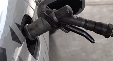 Bu gece yarısından itibaren motorine 1 lira 64 kuruş zam gelmesi bekleniyor