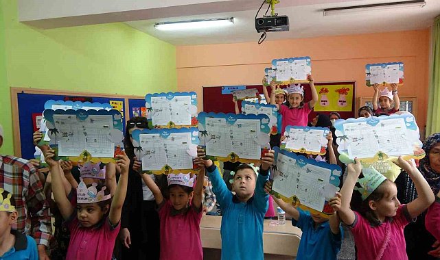 Burdur'da 43 bin 863 öğrenci karne heyecanı yaşadı