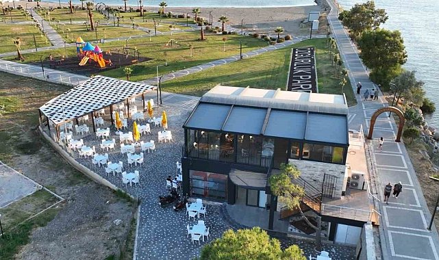 Burhaniye'de Özgürlük Kafe hizmete girdi