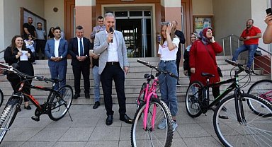 Bursa İnegöl'de 'kitap'lar bisiklete dönüştü