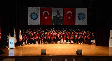 Bursa Uludağ Üniversitesi'nde mezuniyet heyecanı sürüyor