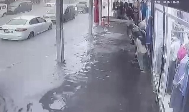 Bursa'da şiddetli yağmur hayatı olumsuz etkiledi
