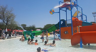 Büyükşehir Aquaparkı, bayramda da yoğun ilgi gördü