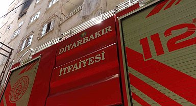 Çakmakla oynayan 4 yaşındaki çocuk evi yaktı: 3 kişi dumandan etkilendi