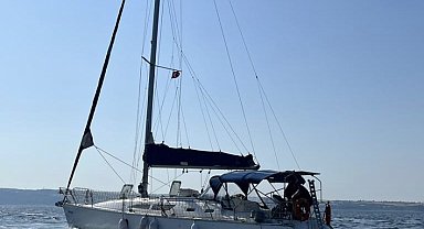 Çanakkale açıklarında rotası İtalya olan teknede 48 kaçak göçmen yakalandı
