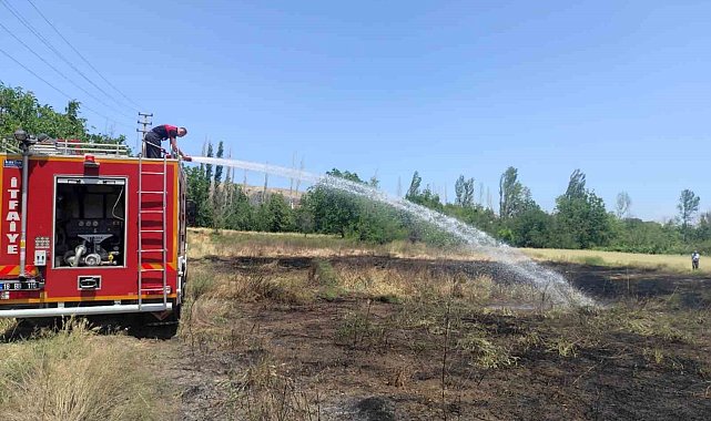 Çankırı'da çıkan anız yangınını itfaiye ekipleri söndürdü