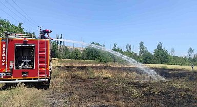 Çankırı'da çıkan anız yangınını itfaiye ekipleri söndürdü