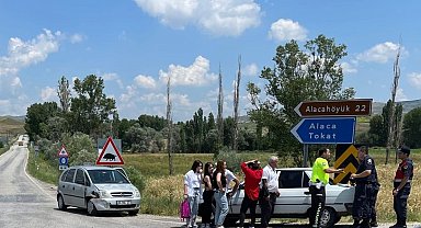 Çorum'da 3 araç birbirine girdi: 1 yaralı