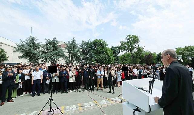 Cumhurbaşkanı Erdoğan: "Öğretmenlik mesleğinin itibarını artıracak, öğretmenlerimizin kariyerini geliştirecek projelerimizi yakında kamuoyuyla paylaşacağız"