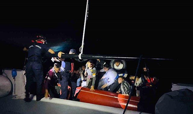 Datça'da 18 düzensiz göçmen kurtarıldı