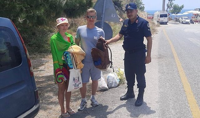 Denize giren turistlerin eşyalarını çalan hırsız yakalandı