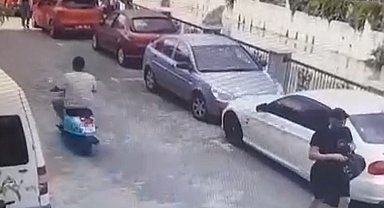 Denize giren voleybolcuların çantasını çalan hırsızlar polisten kaçamadı