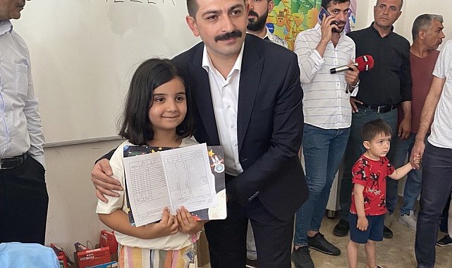 Deprem bölgesi Adıyaman'da 145 bin 652 öğrenci karne sevinci yaşadı