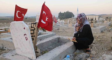 Deprem mezarlığında hüzünlü bayram ziyareti