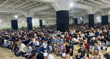 Depremin merkezinde buruk Kurban Bayramı