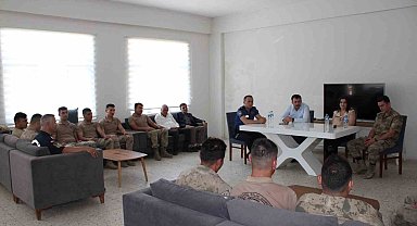 Dicle Kaymakamı Yurdagül'den bayramda şehit kabirleri ve şehit ailelerine ziyaret