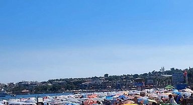 Didim'de plajlarda adım atacak yer kalmadı