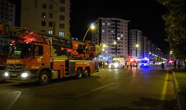 Diyarbakır'da kontrolden çıkan 2 otomobil markete daldı: 1 ölü, 5 yaralı