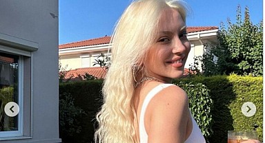 Ece Seçkin tanga bikinisiyle bahçe pozları