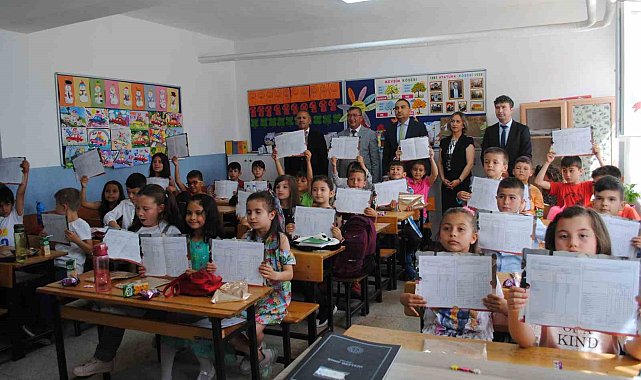 Eğirdir'de 4 bin 600 öğrenci karne sevinci yaşadı