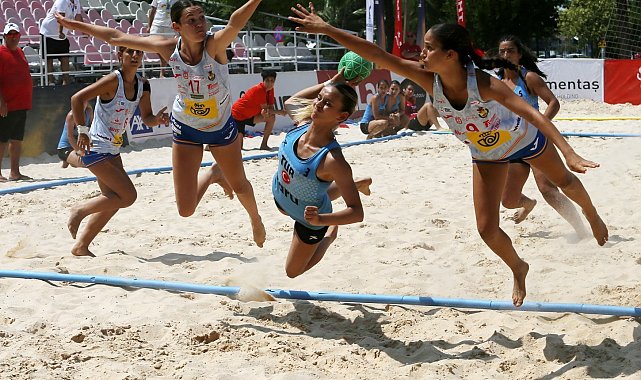 EHF Avrupa U17 Plaj Hentbolu Şampiyonası'nda ilk gün tamamlandı