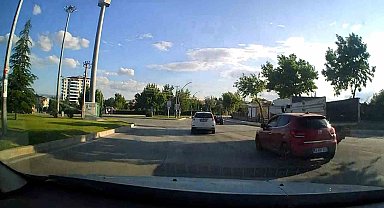 Elazığ'da makas atan sürücü kameralara yansıdı