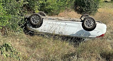 Elazığ'da otomobil tarlaya uçup ters döndü: 4 yaralı