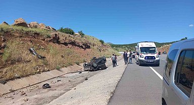 Elazığ'da otomobil ters döndü: 1'i ağır 3 yaralı