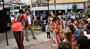 Emet Belediyesi'nden çocuklara karne hediyesi
