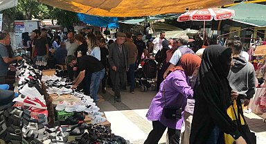Enkazların gölgesinde bayram telaşı