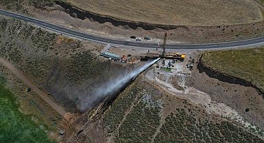 Erciş'te 750 metrede jeotermal su bulundu