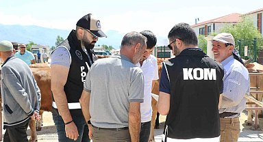 Erzincan polisinden kurban satıcılarına 'sahte para' uyarısı