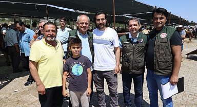Esat Öztürk'ten kurban pazarına ziyaret