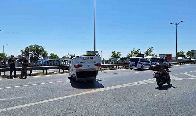 Esenler'de kaza yapan otomobil takla atıp ters döndü