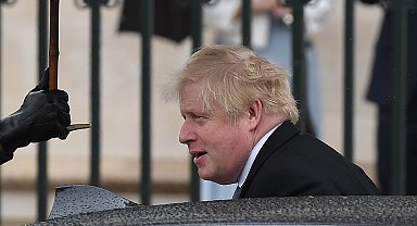 Eski İngiltere Başbakanı Johnson'un parlamentoyu "kasten" yanılttığı tespit edildi