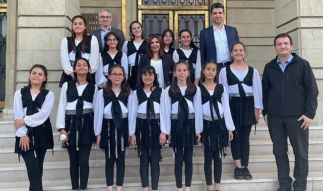 Eskişehir Ticaret Borsası Ortaokulu ,'Geleneksel Halk Oyunları Şenliği' yarışmasını 3. olarak tamamladı