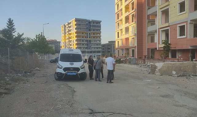 Ev sahibinin dikkati enkaz faresini yakalattı