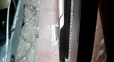 Fatih'te akıl almaz olay: Gözlerinin önünde aracı götürdüler
