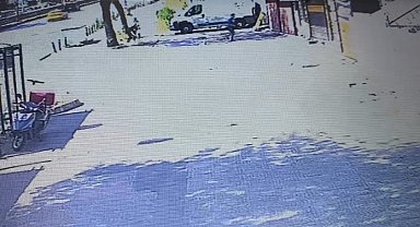 Fatih'te yol ortasında arkadaşını defalarca bıçakladı