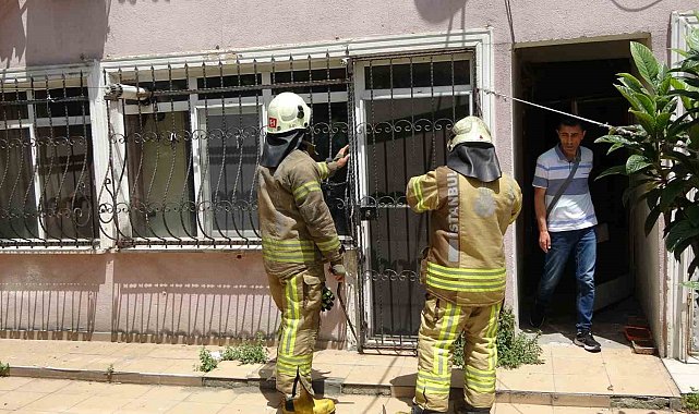 Fatih'te zemin kattaki bulaşık makinesi yandı: 2 itfaiye eri dumandan etkilendi