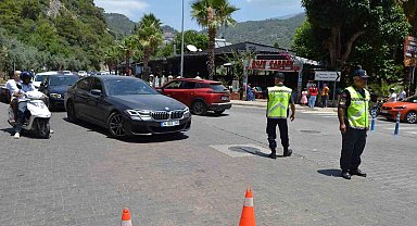 Fethiye'de bayram yoğunluğu trafiğe yansıdı